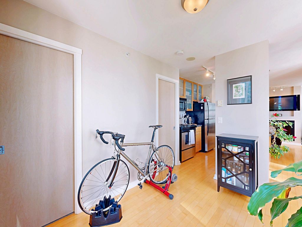 listing image 1109403454982661075