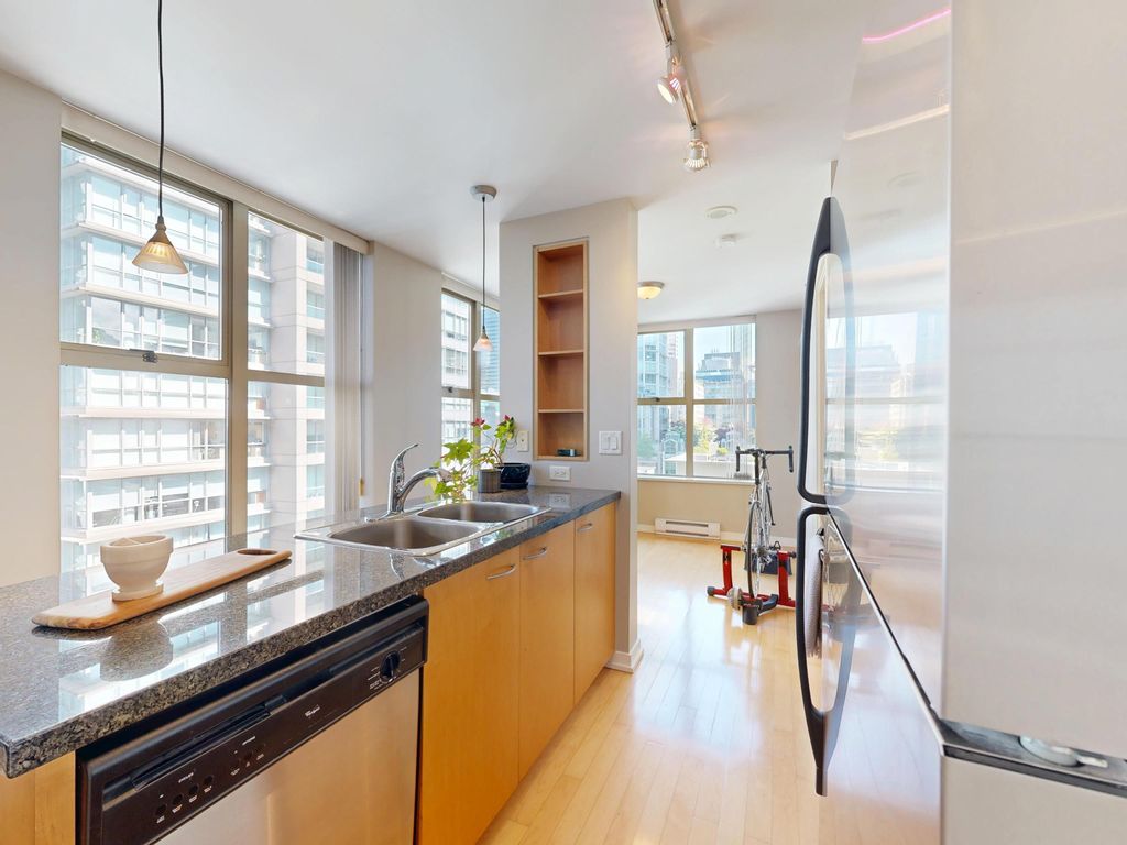 listing image 1105082920052602530