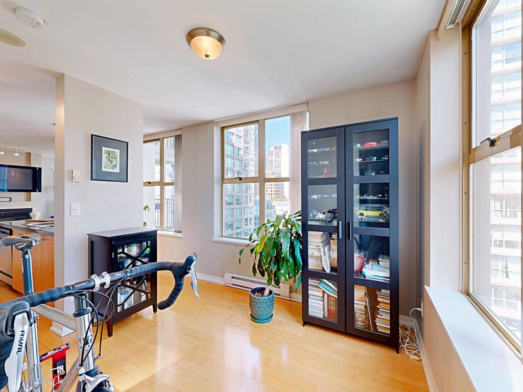 listing image 1101012358061995903