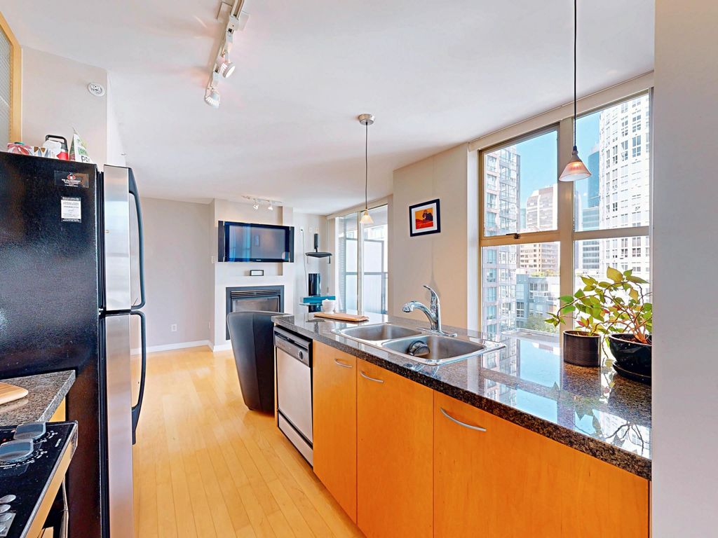 listing image 1104012292600042297