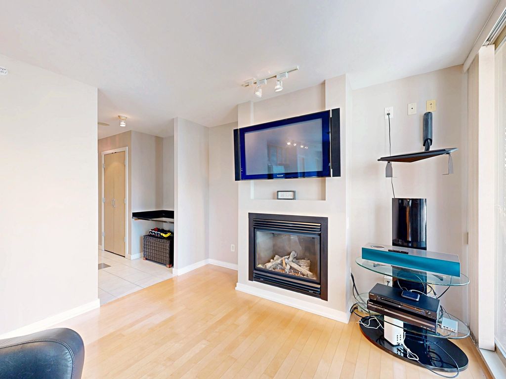 listing image 1102809961451128436