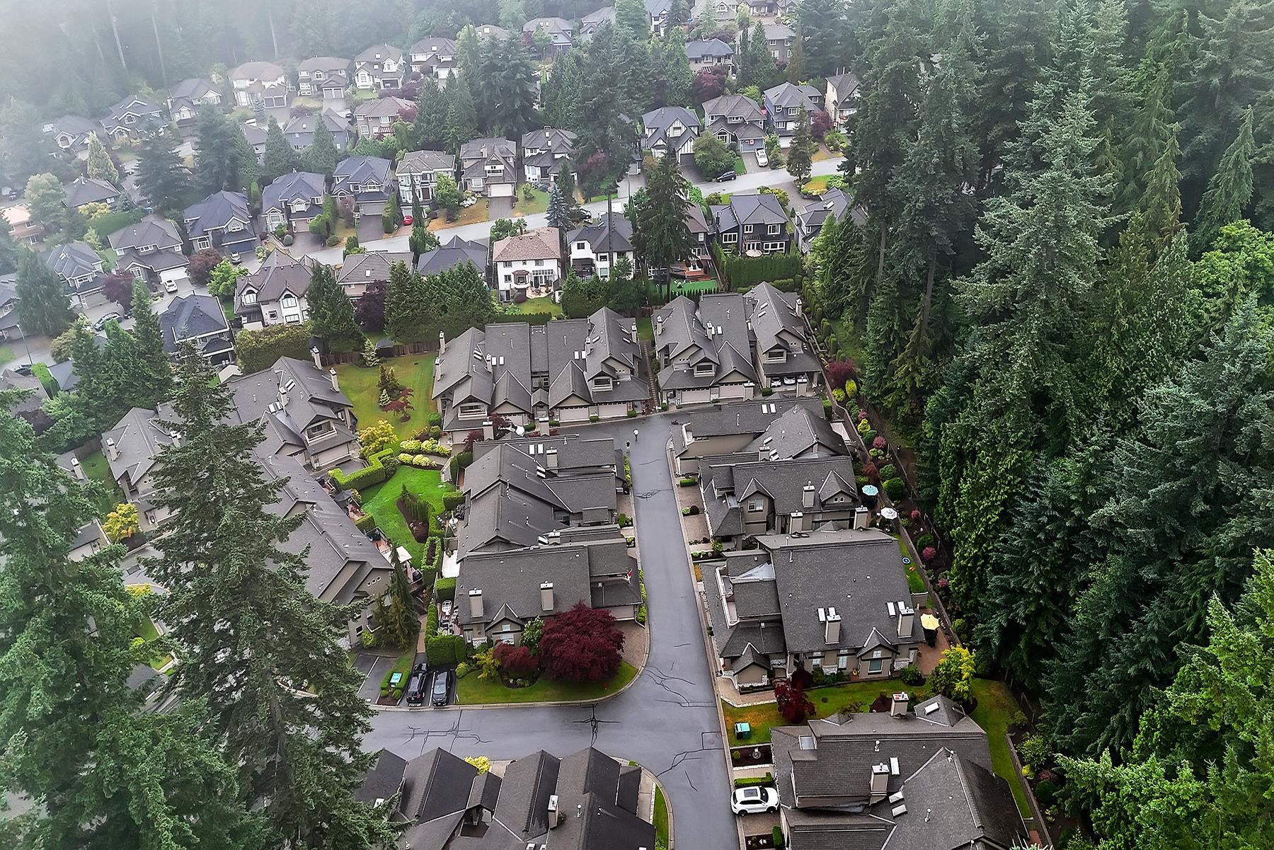 1550 Larkhall Crescent 18