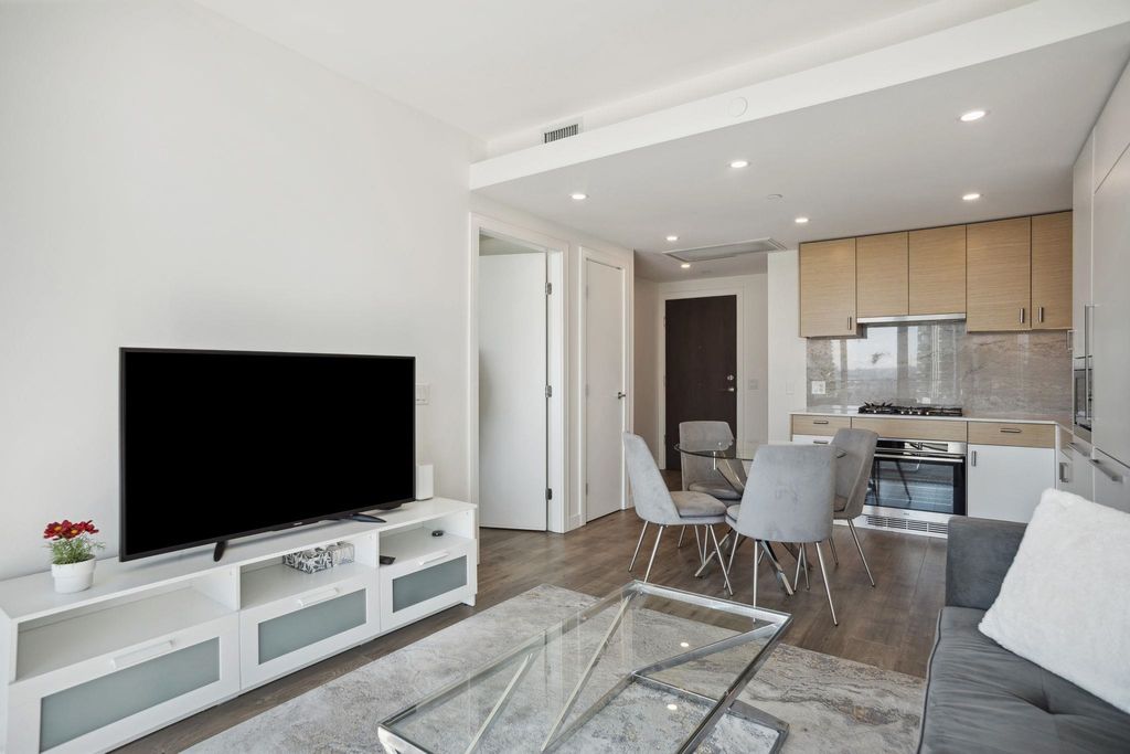 listing image 1108379516214960297