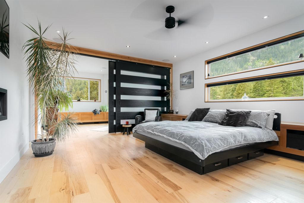 listing image 1107681224978633132