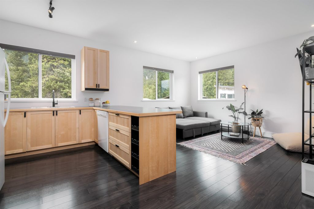 listing image 1101827259436259250