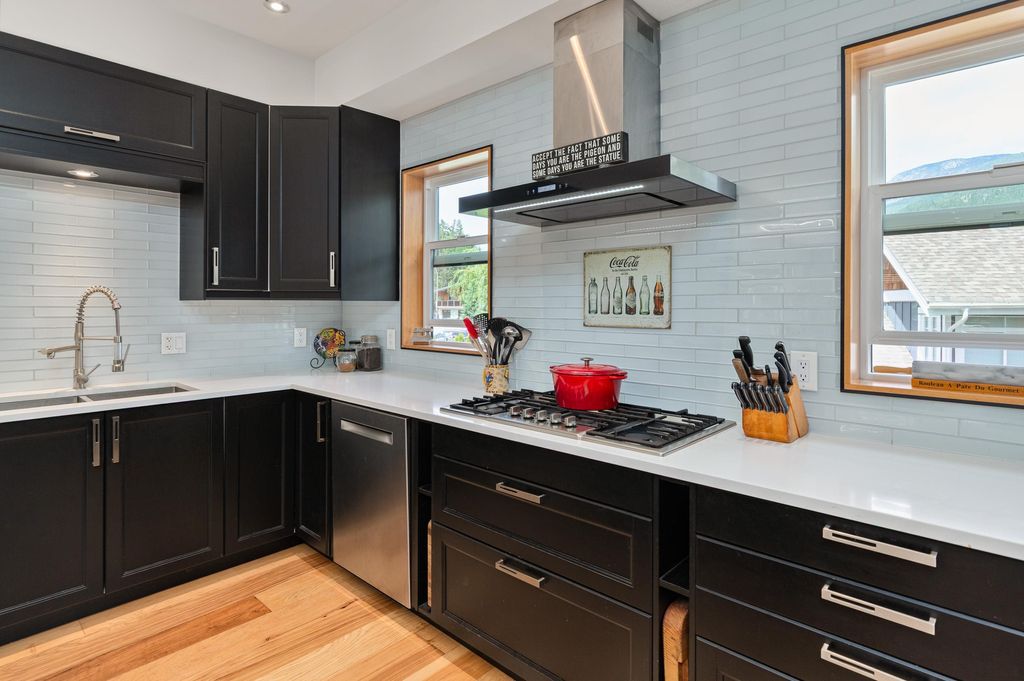 listing image 1103833212411922978