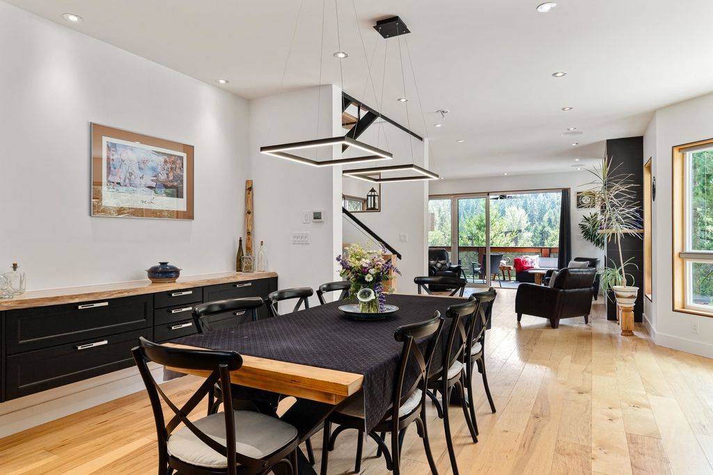 listing image 1105107545956259578