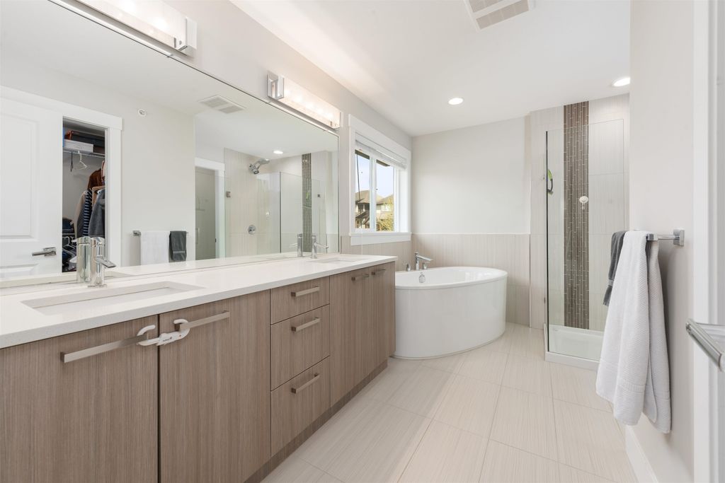 listing image 1104483320371477827
