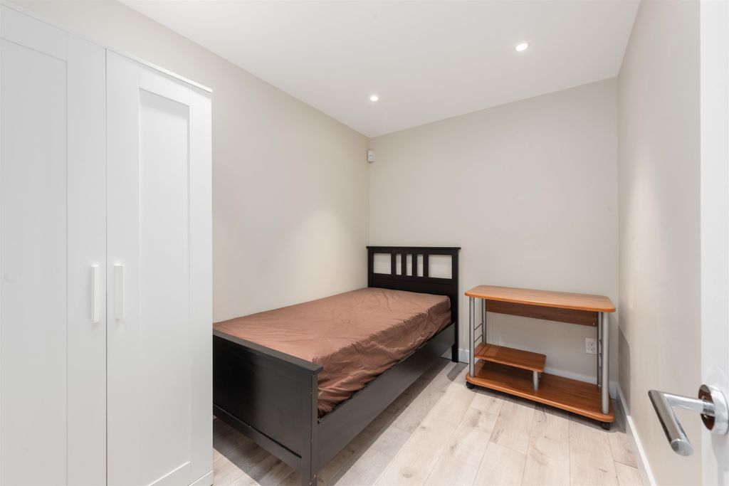 listing image 1102162835473949312