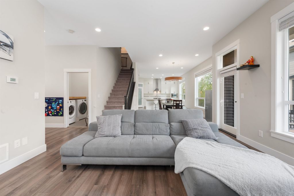 listing image 1104313967427321257