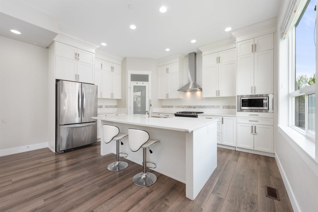 listing image 1100019799588771249