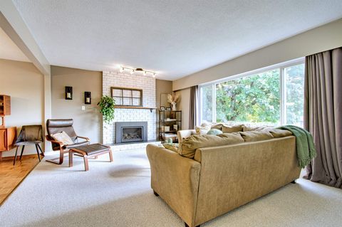 18855 120 Avenue Pitt Meadows BC V3Y 1W5