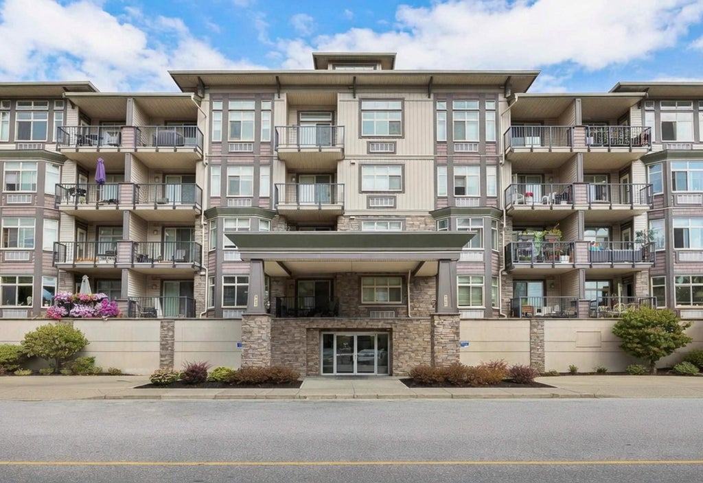 Photo of 45893 Chesterfield Avenue #212, Chilliwack, BC V2P 1M5 (MLS # R3146307)