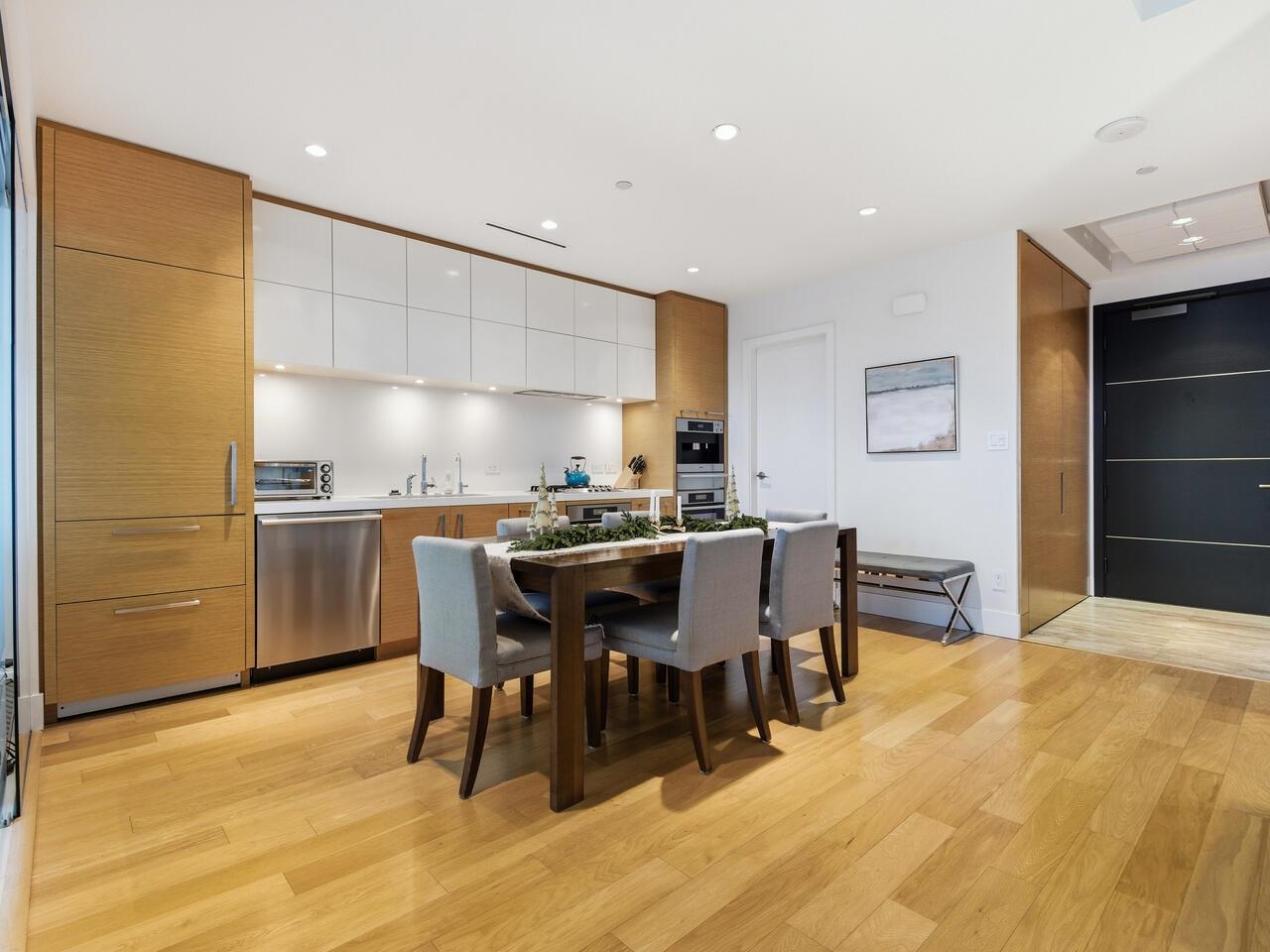 667 Howe Street 1701