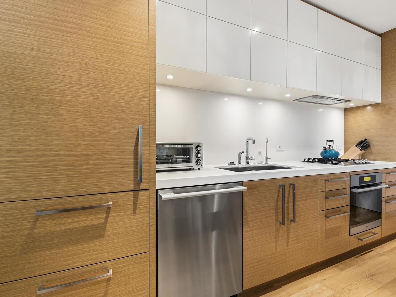 667 Howe Street 1701