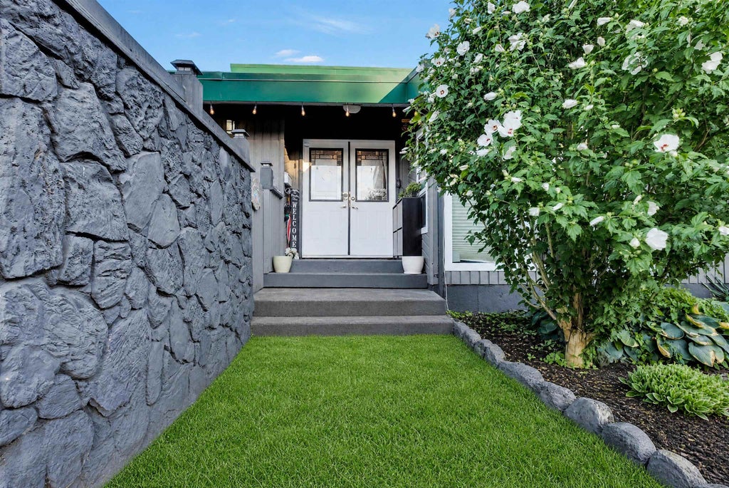 Photo of 46446 Angela Avenue, Chilliwack, BC V2P 7B3 (MLS # R3152688)