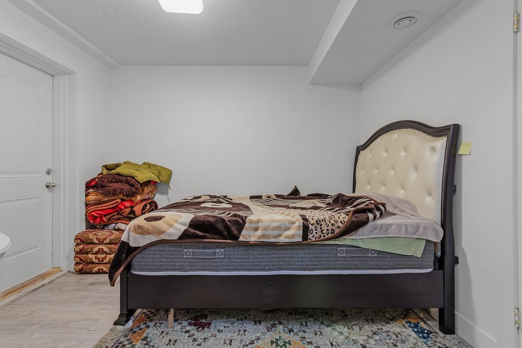 listing image 1103429127378645360