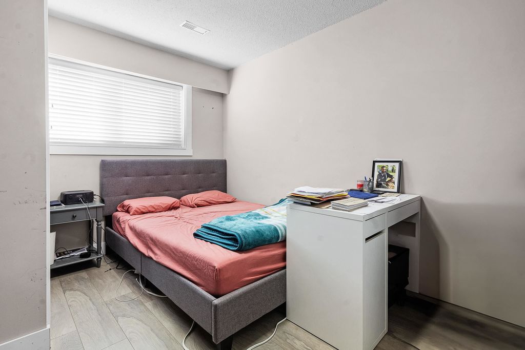 listing image 1105512092688895072