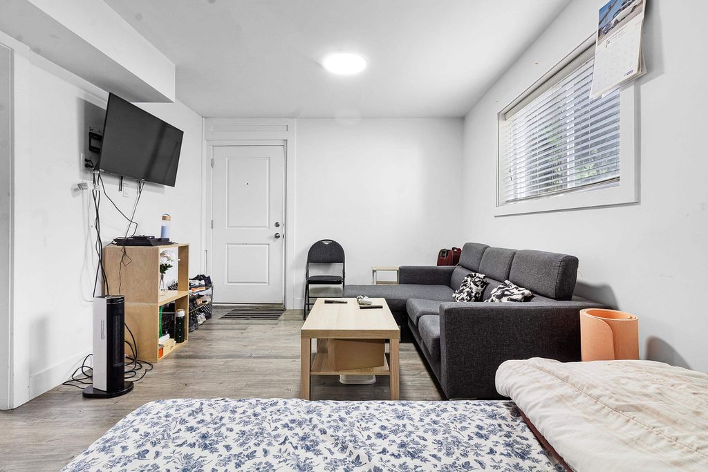 listing image 1102274435783819150