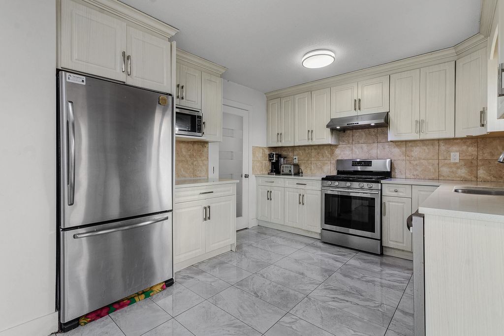 listing image 1102659885566681732