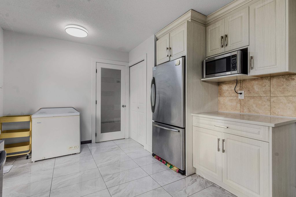 listing image 1103019197672802004