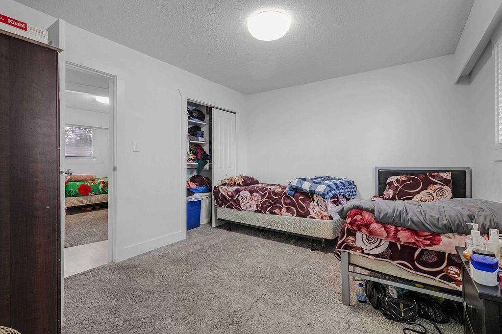 listing image 1103464909343053792