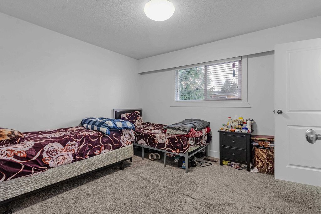 listing image 1106696665123583623