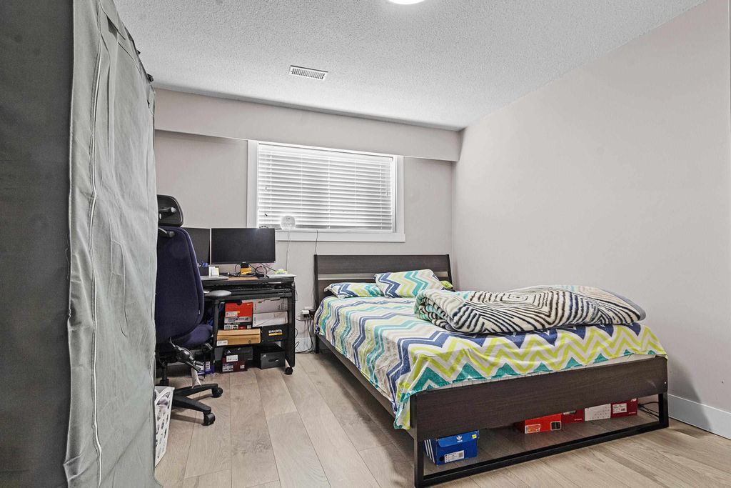 listing image 1104181204346968625