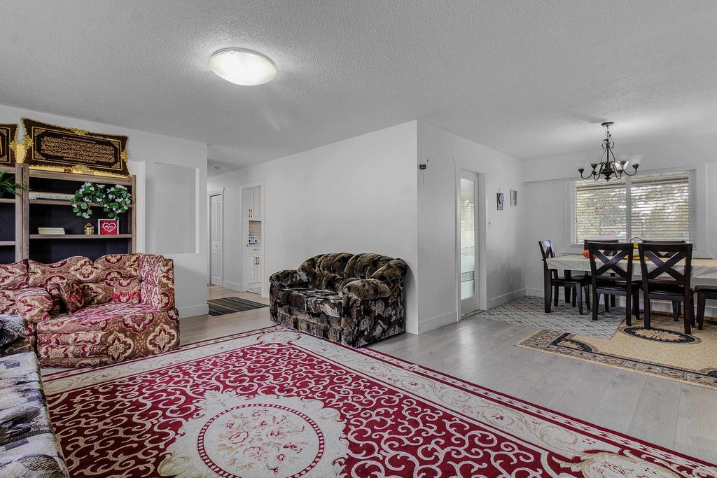 listing image 1102010023406492044