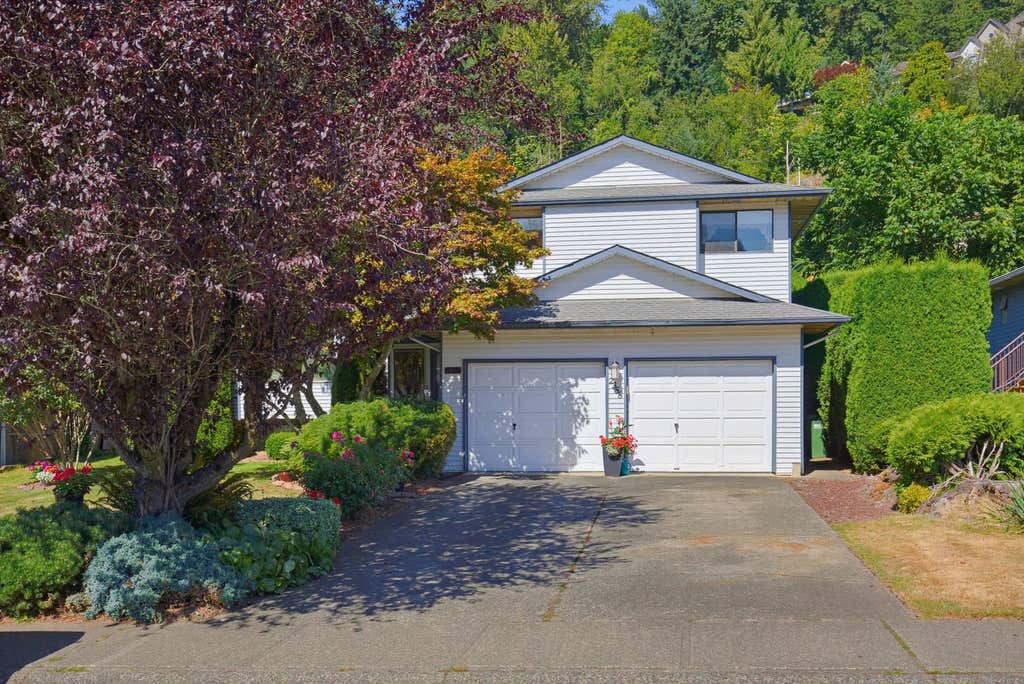 Photo of 2358 Cameron Crescent, Abbotsford, BC V2S 5W4 (MLS # R3150801)