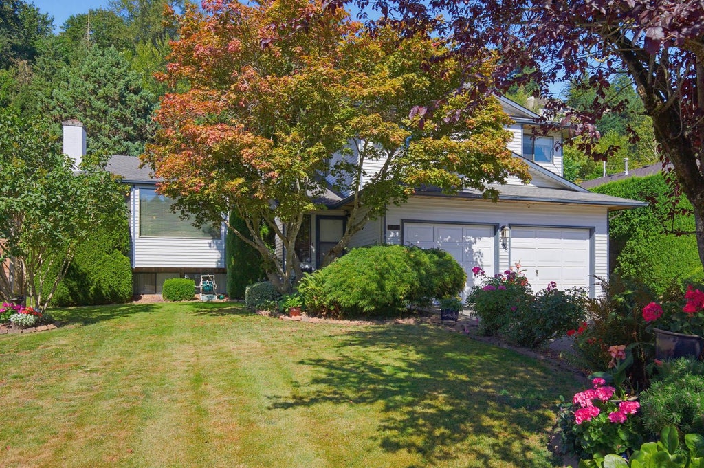 Photo of 2358 Cameron Crescent, Abbotsford, BC V2S 5W4 (MLS # R3150801)