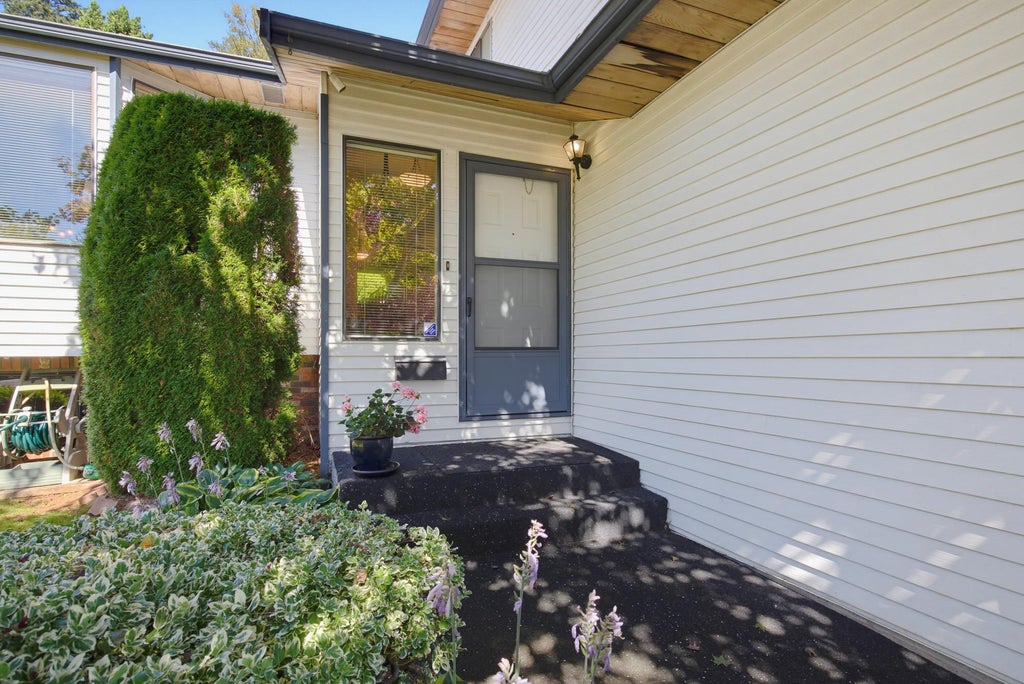 Photo of 2358 Cameron Crescent, Abbotsford, BC V2S 5W4 (MLS # R3150801)