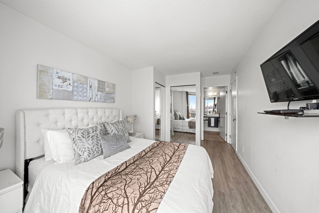 listing image 1104740868423862235