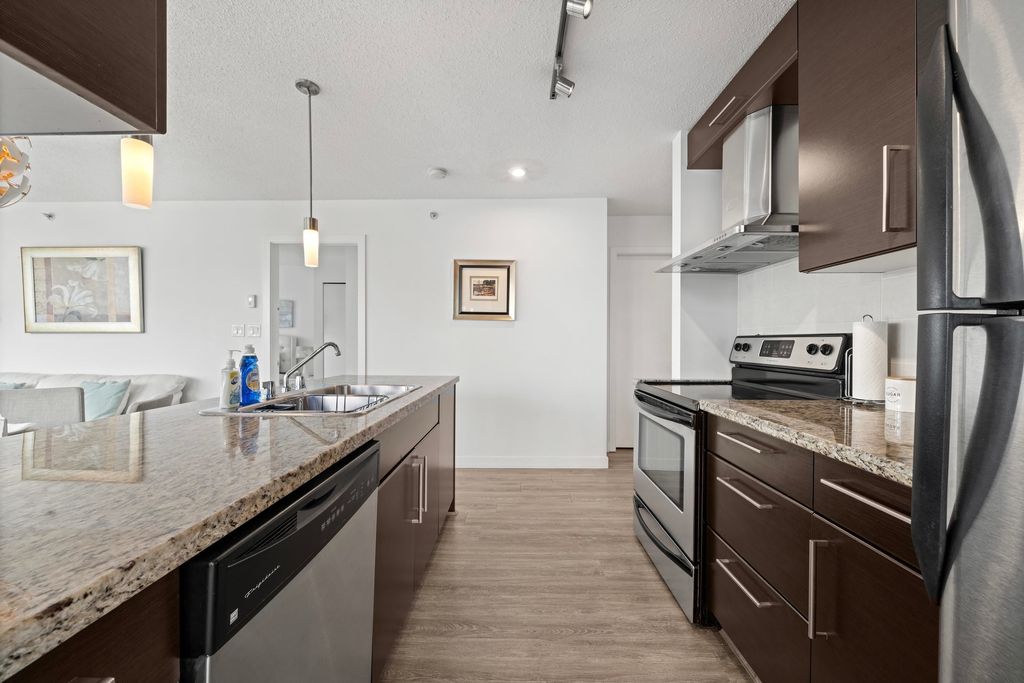 listing image 1101168210454987892
