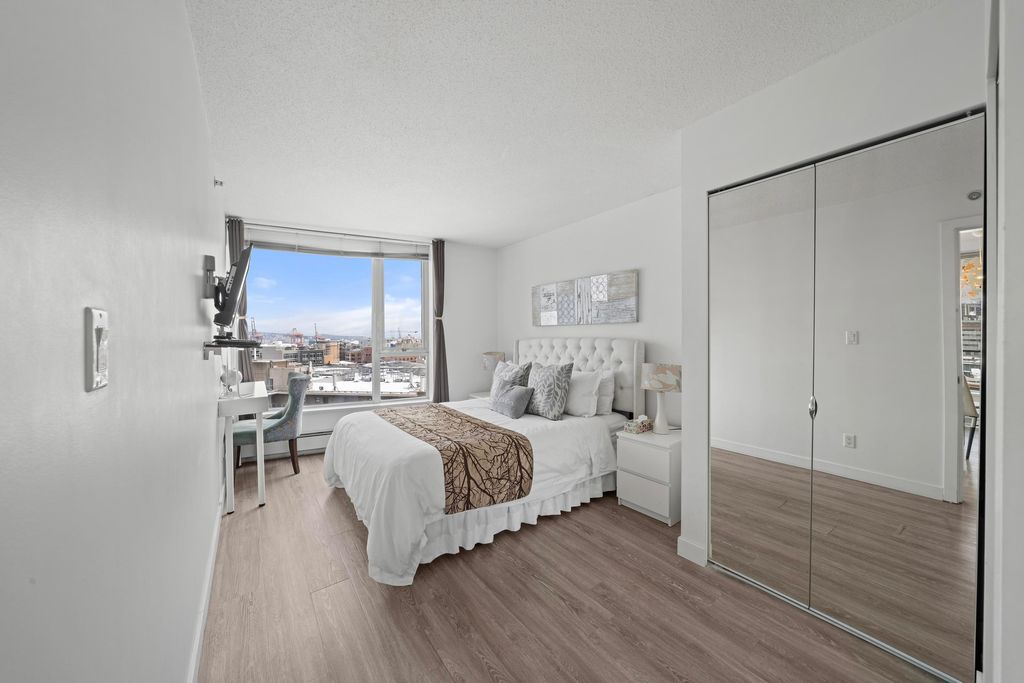 listing image 1107510395003954593