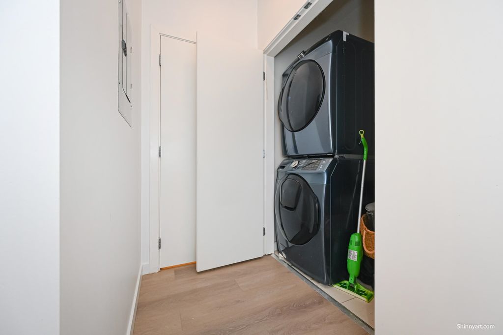 listing image 1102029804569314945