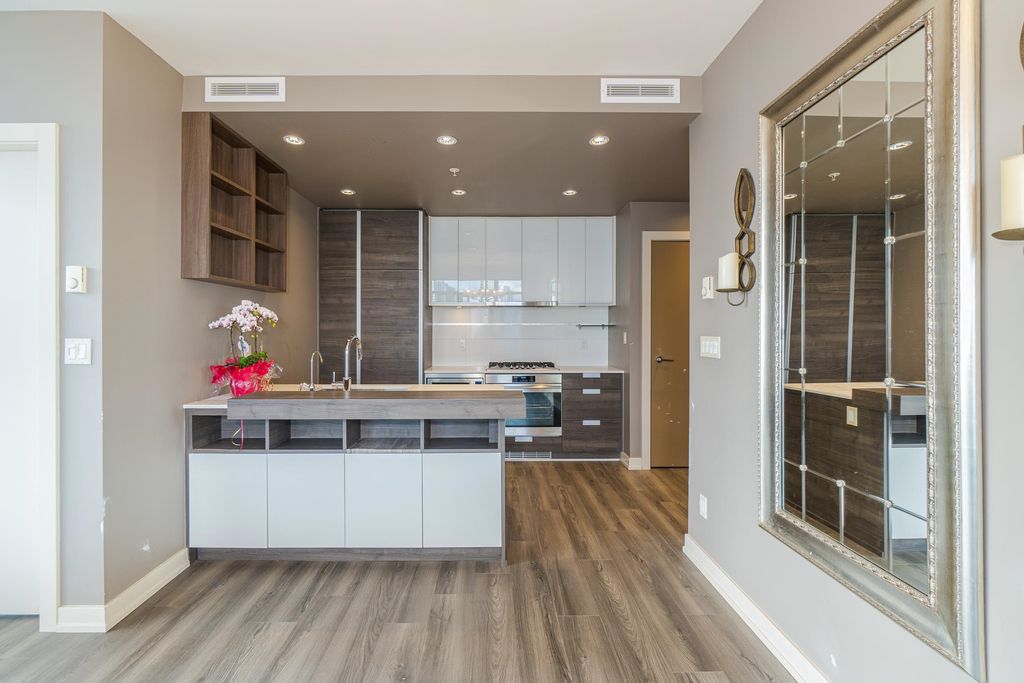 listing image 1108707379057135233