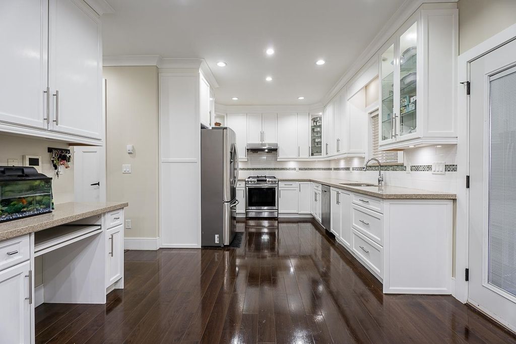 listing image 1100127617411442879