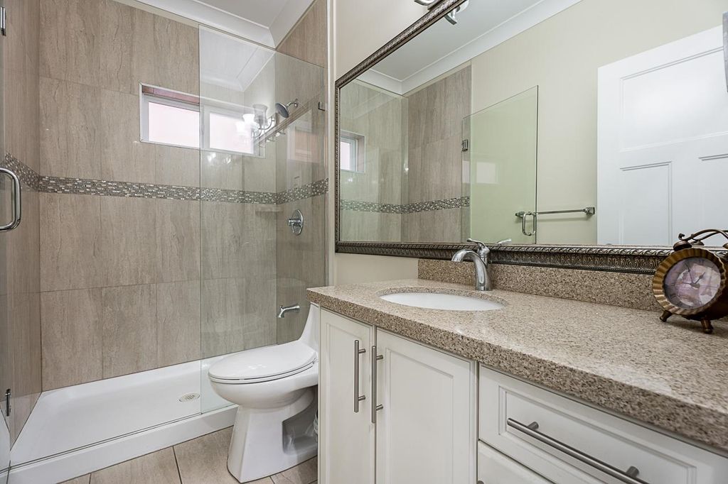 listing image 1106579055299892416