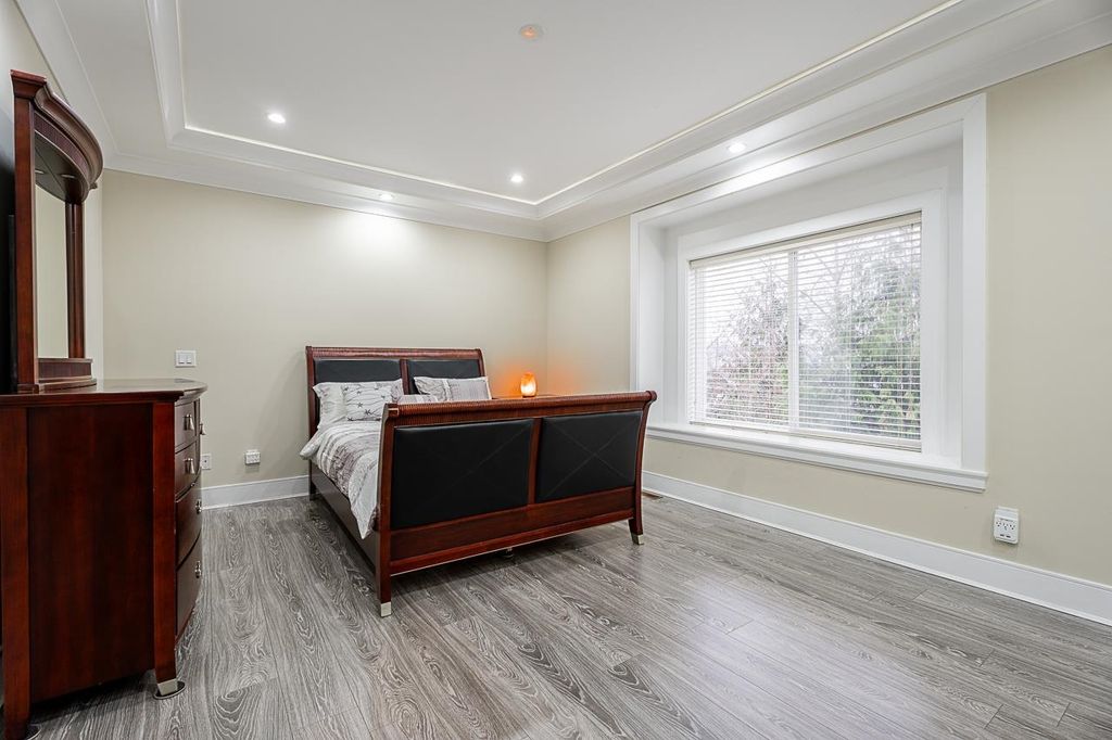 listing image 1102559810049586040