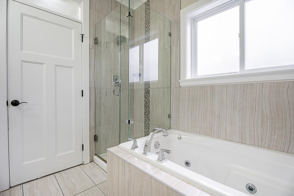 listing image 1109177891539674833