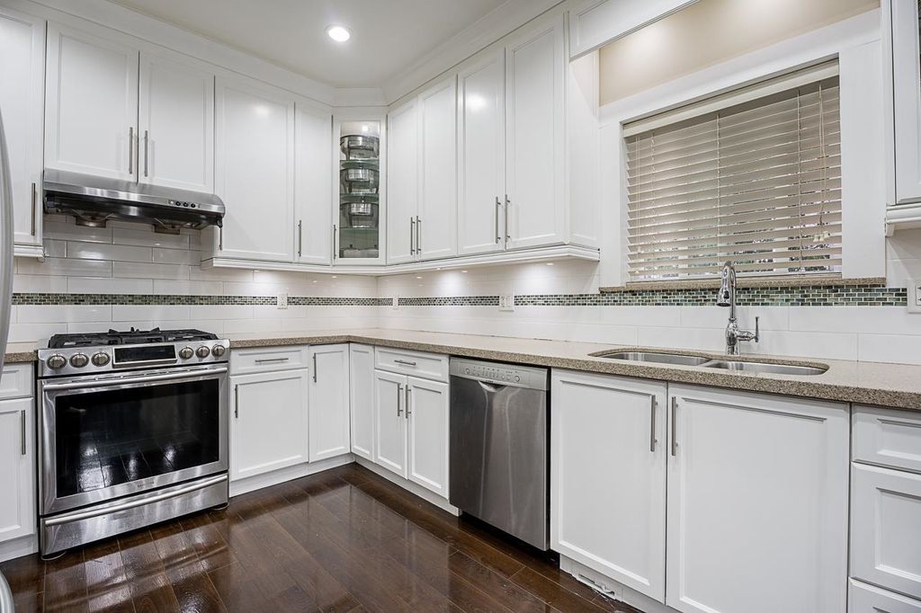 listing image 1105085841648921663