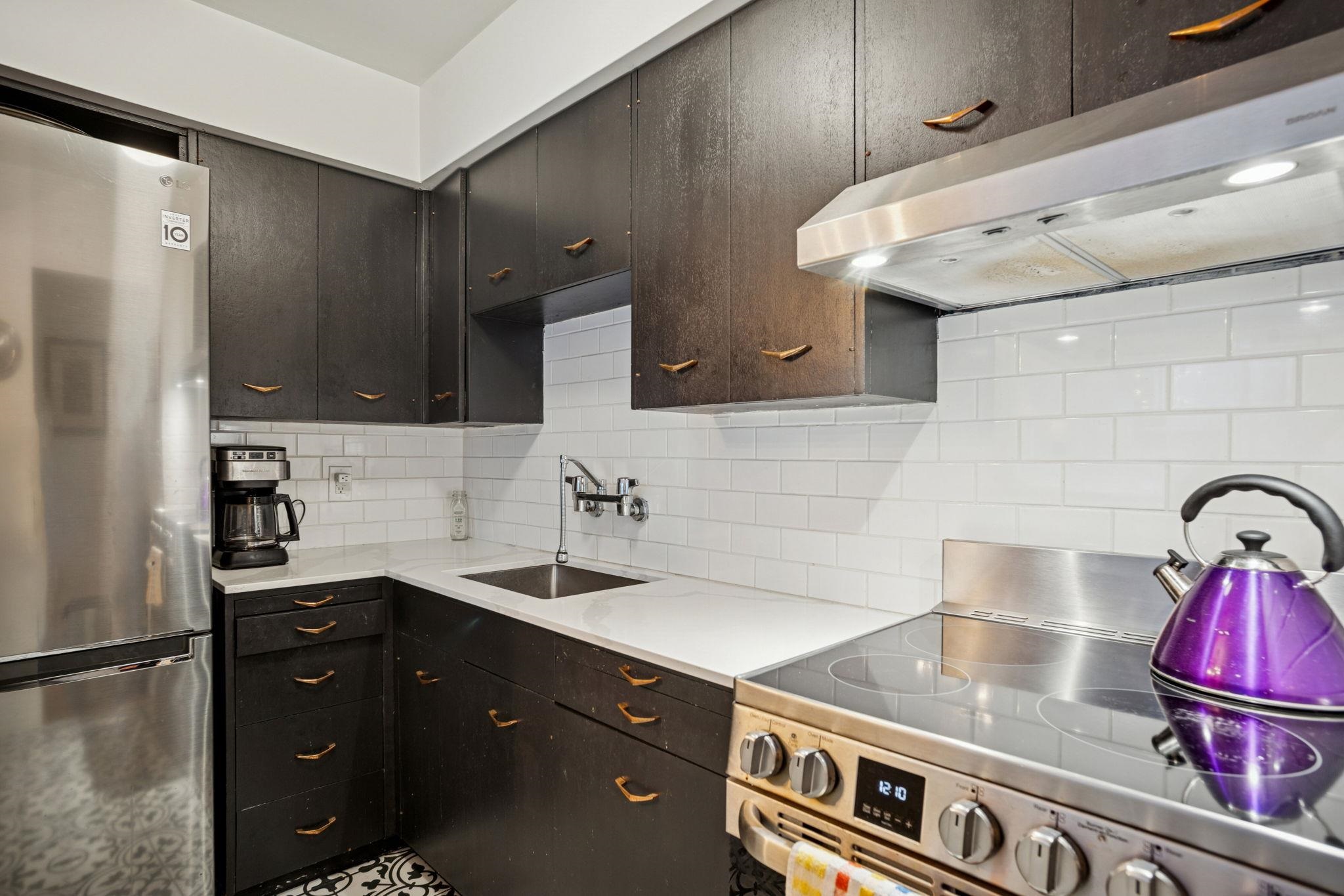 1050 Chilco Street 204