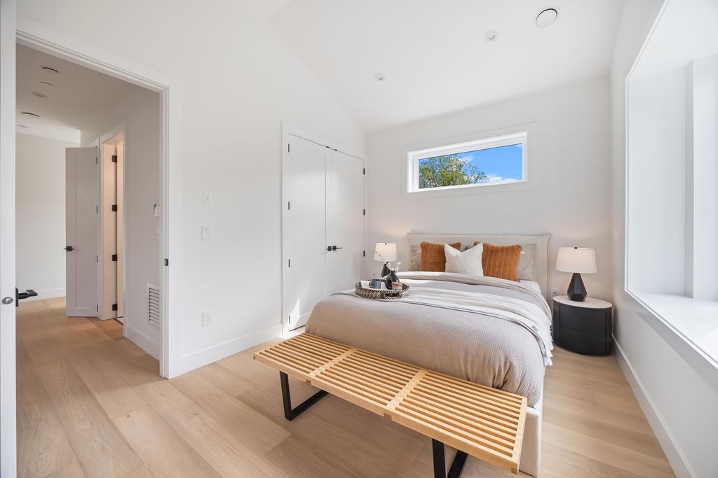 listing image 1102357872610952047