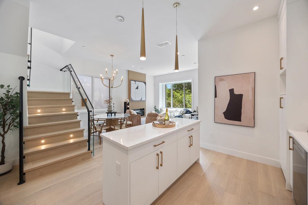 listing image 1103075384603332765