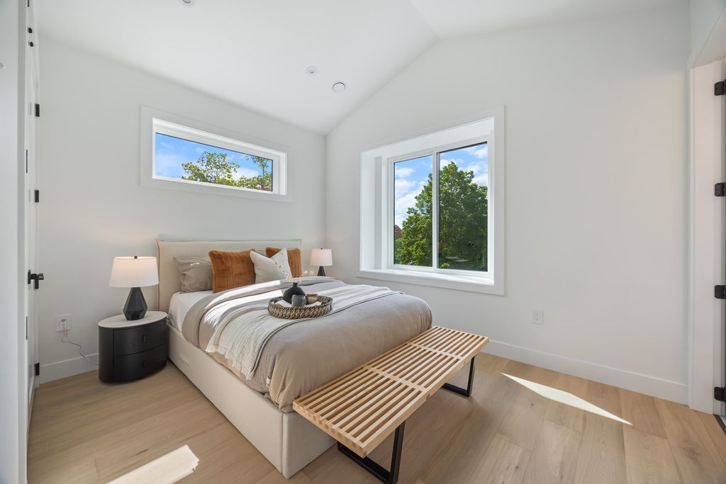 listing image 1100698151436986582