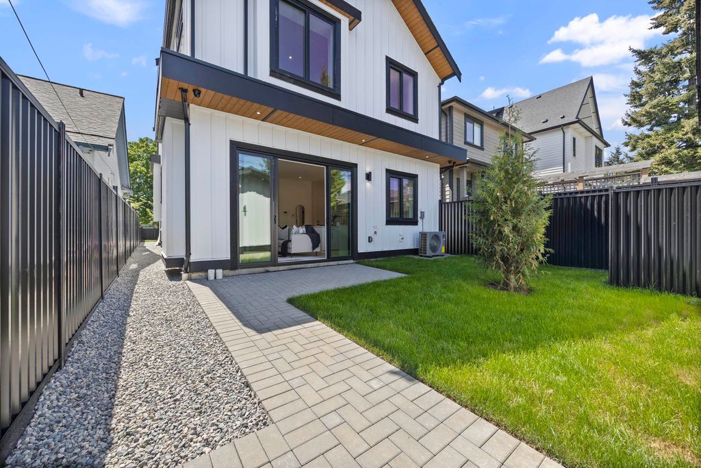 listing image 1102331592594975567