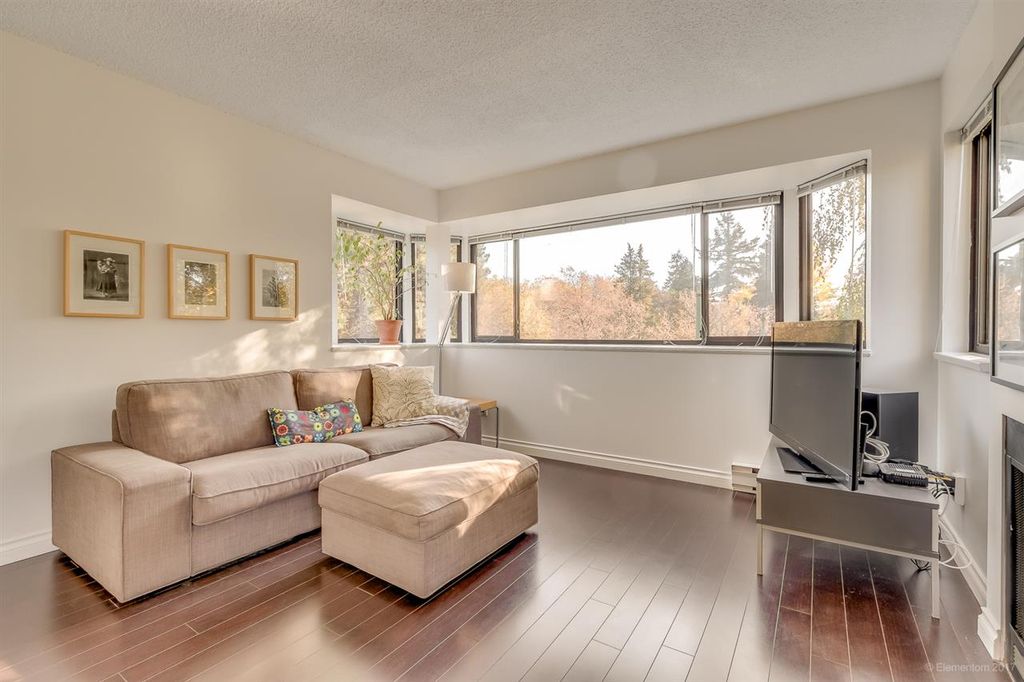 listing image 1109680703595359173