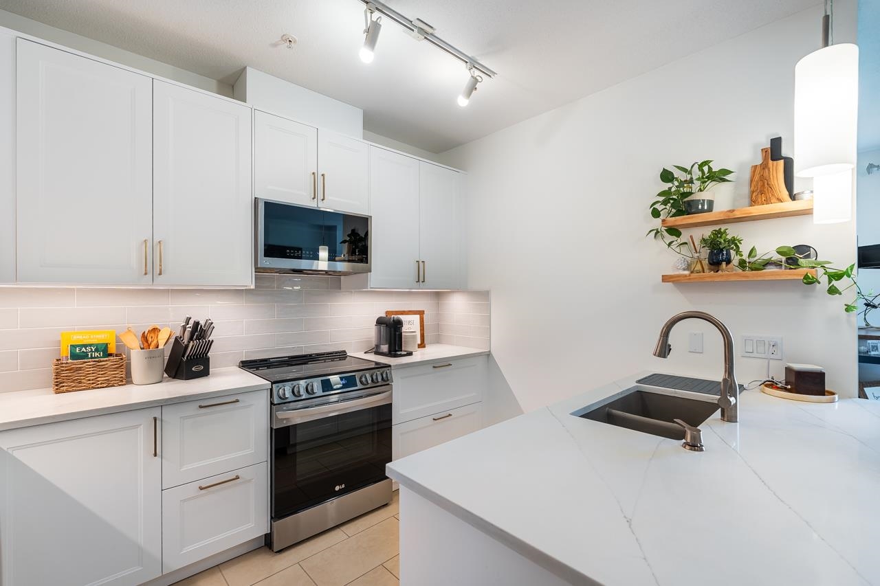 2477 Kelly Avenue 318