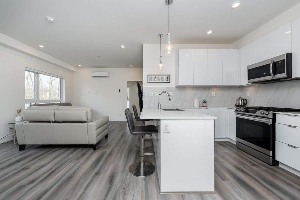 listing image 1106925476857921787